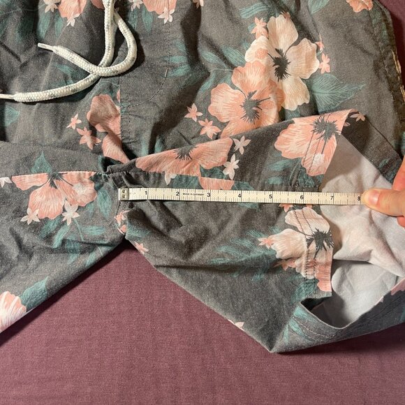 Goodfellow & Co. Men's Swim Trucks Tropical Gray & Pink Floral - Size Medium - Picture 3 of 5